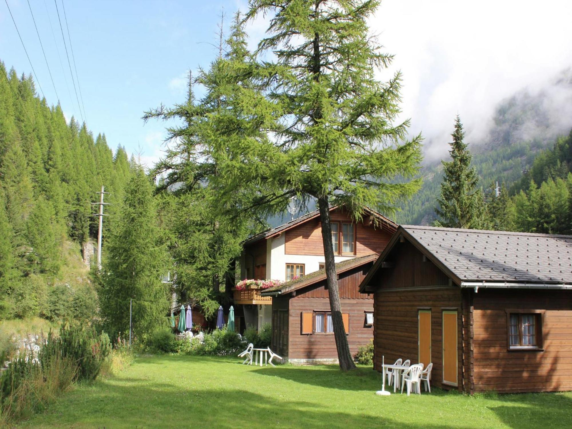 Modern Chalet in Saas-Balen with Garden Buitenkant foto
