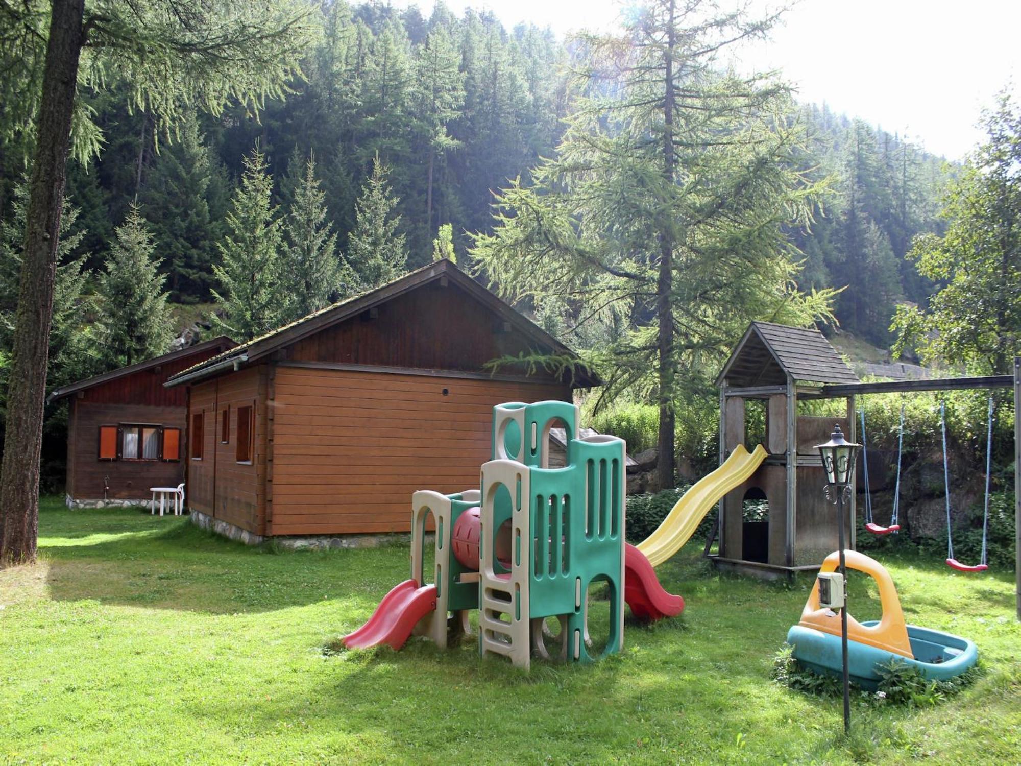 Modern Chalet in Saas-Balen with Garden Buitenkant foto