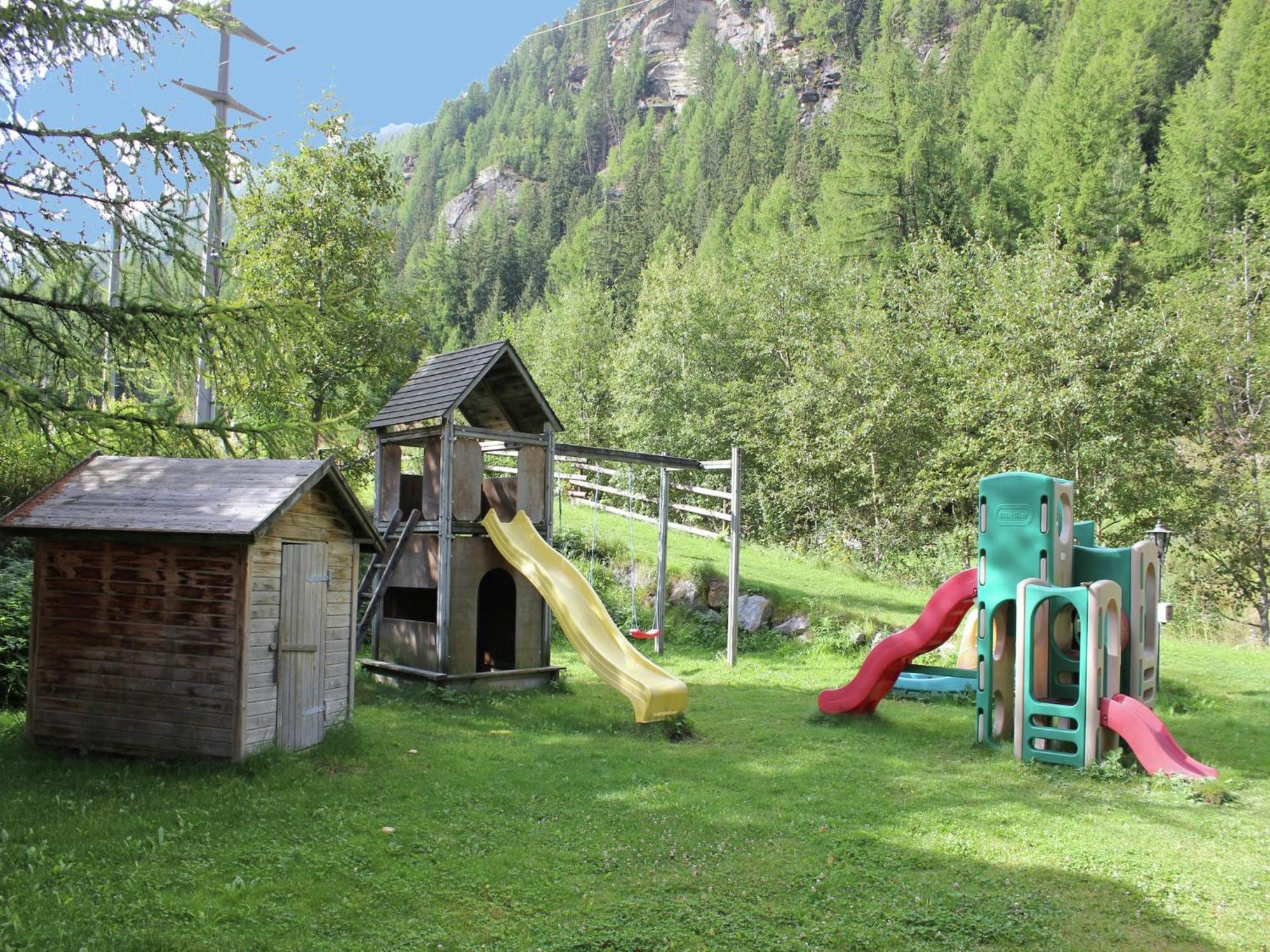 Modern Chalet in Saas-Balen with Garden Buitenkant foto
